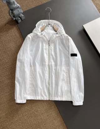 Hoodies & Sweatshirts