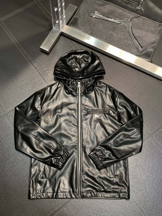 Hoodies & Sweatshirts