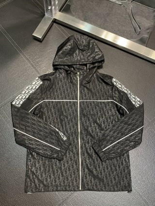 Hoodies & Sweatshirts