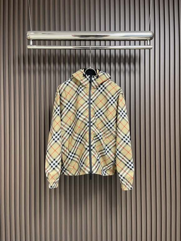 Hoodies & Sweatshirts