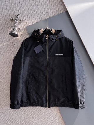 Hoodies & Sweatshirts