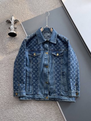 Hoodies & Sweatshirts