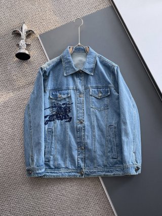 Hoodies & Sweatshirts