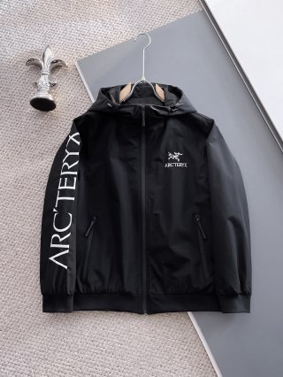 Hoodies & Sweatshirts