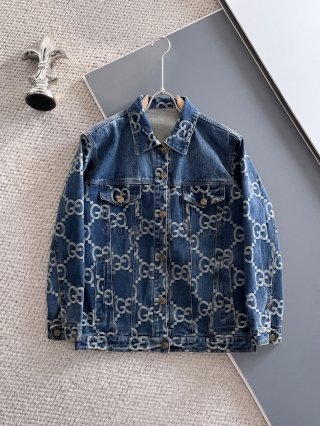 Hoodies & Sweatshirts