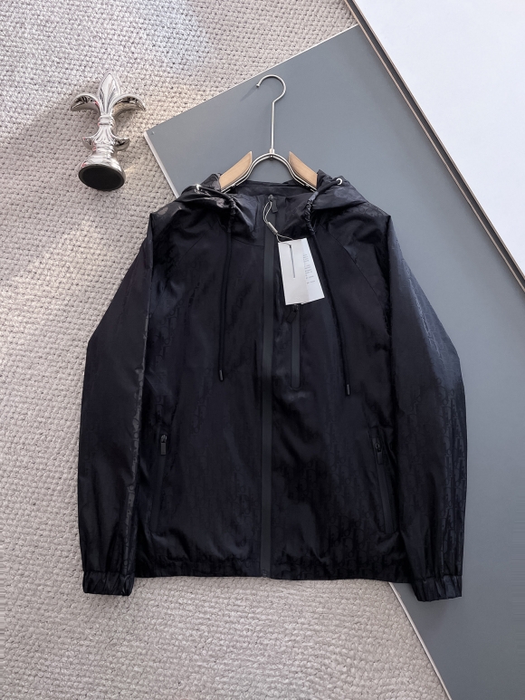 Hoodies & Sweatshirts