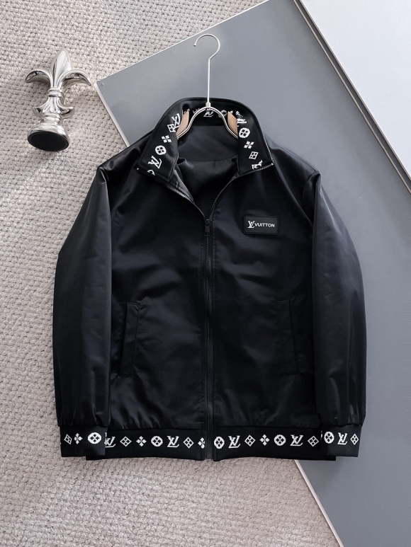 Hoodies & Sweatshirts