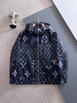 Hoodies & Sweatshirts