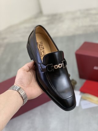 FerragamoSHOES
