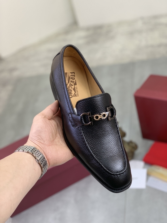 FerragamoSHOES