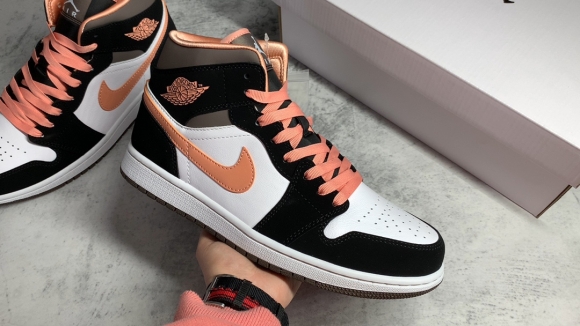 AirJordan1MidSHOES