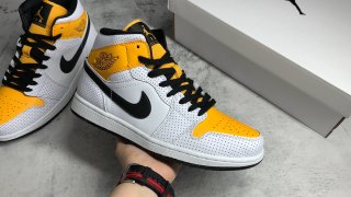 AirJordan1MidSHOES