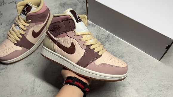 AirJordan1MidSHOES