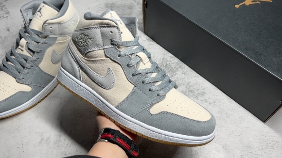 AirJordan1MidSHOES