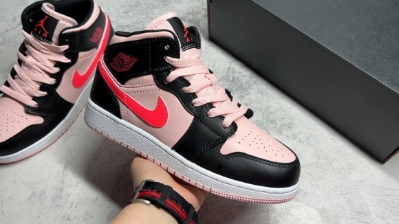 AirJordan1MidSHOES