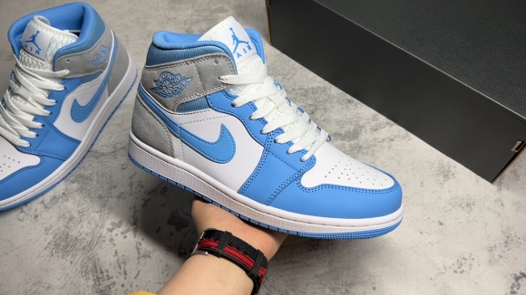 AirJordan1MidSHOES