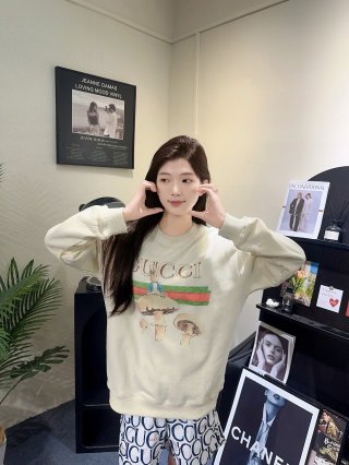 Hoodies & Sweatshirts