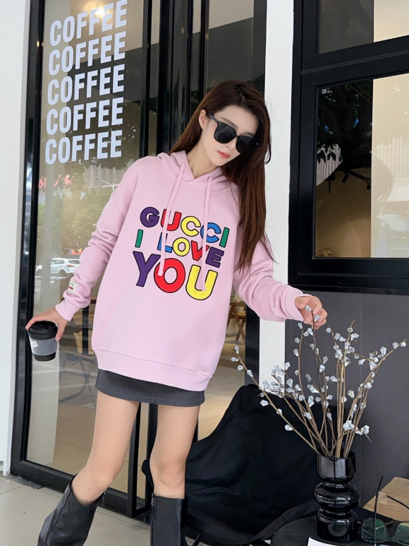 Hoodies & Sweatshirts