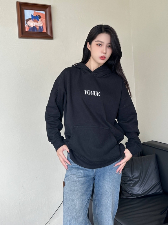 Hoodies & Sweatshirts