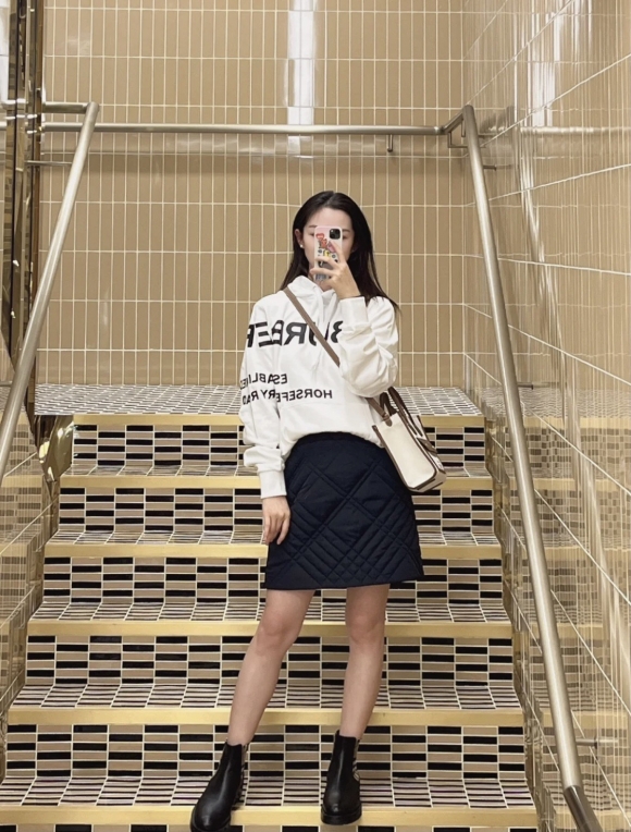 Hoodies & Sweatshirts