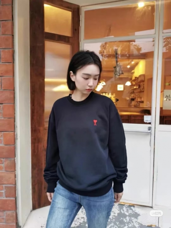 Hoodies & Sweatshirts