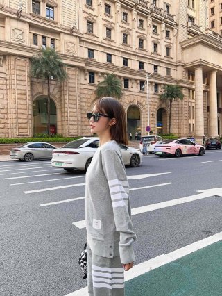 Hoodies & Sweatshirts