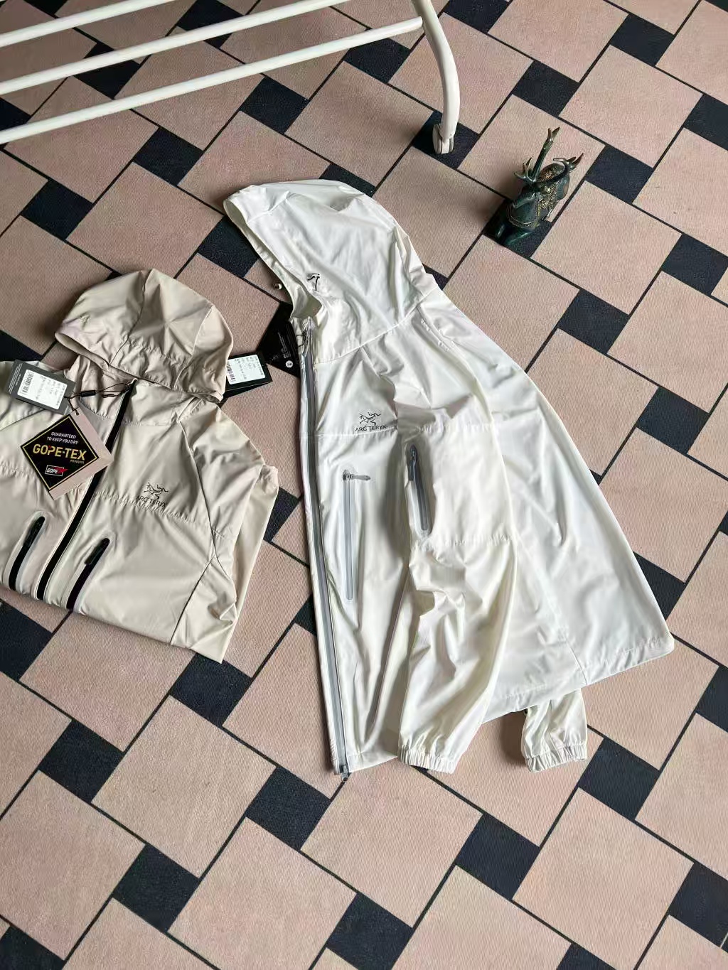 Hoodies & Sweatshirts