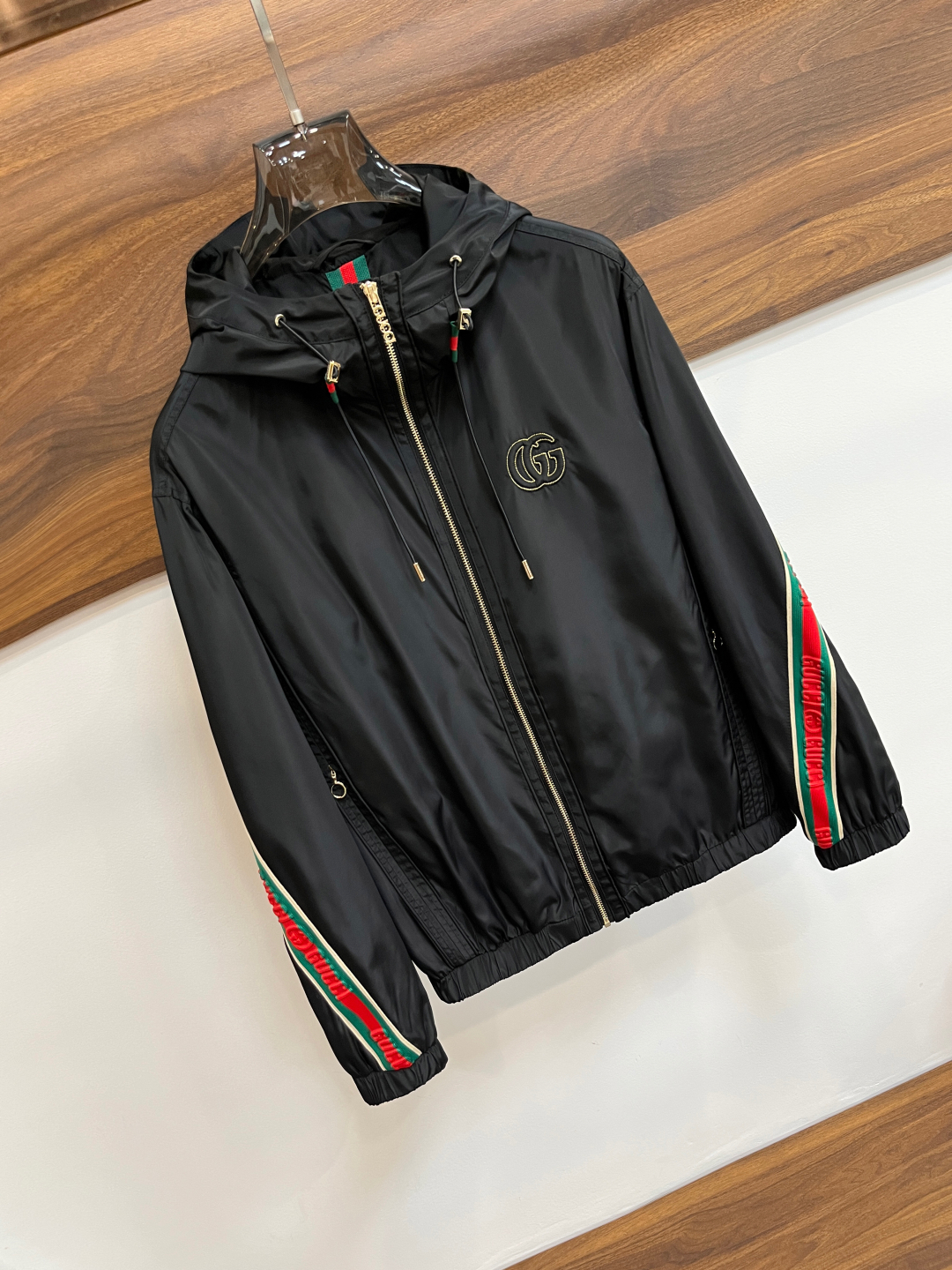 Hoodies & Sweatshirts