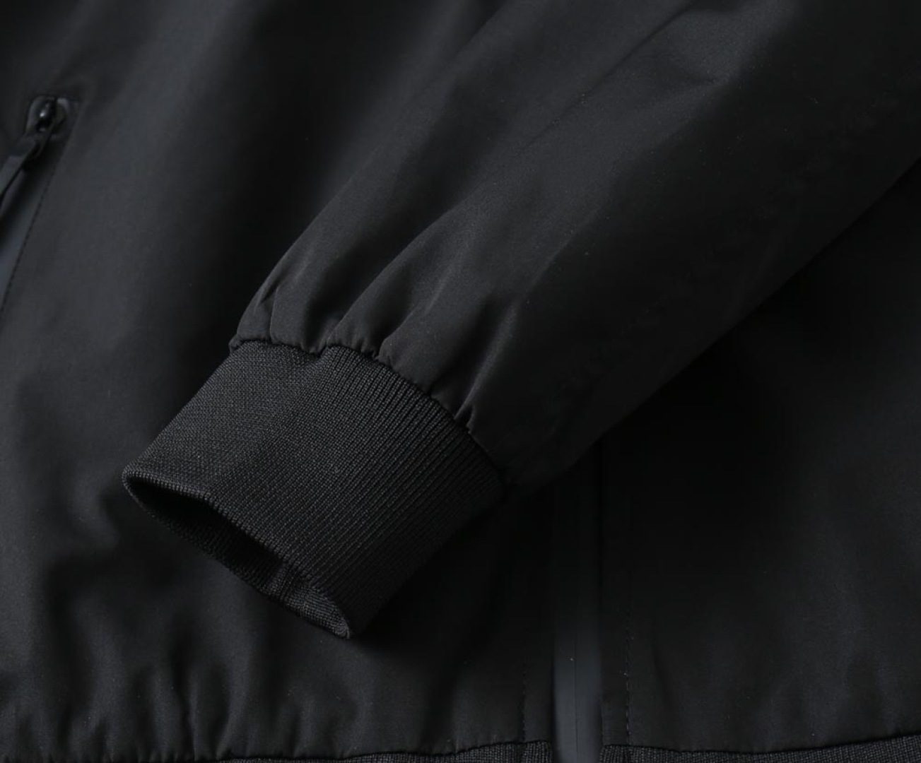 Hoodies & Sweatshirts