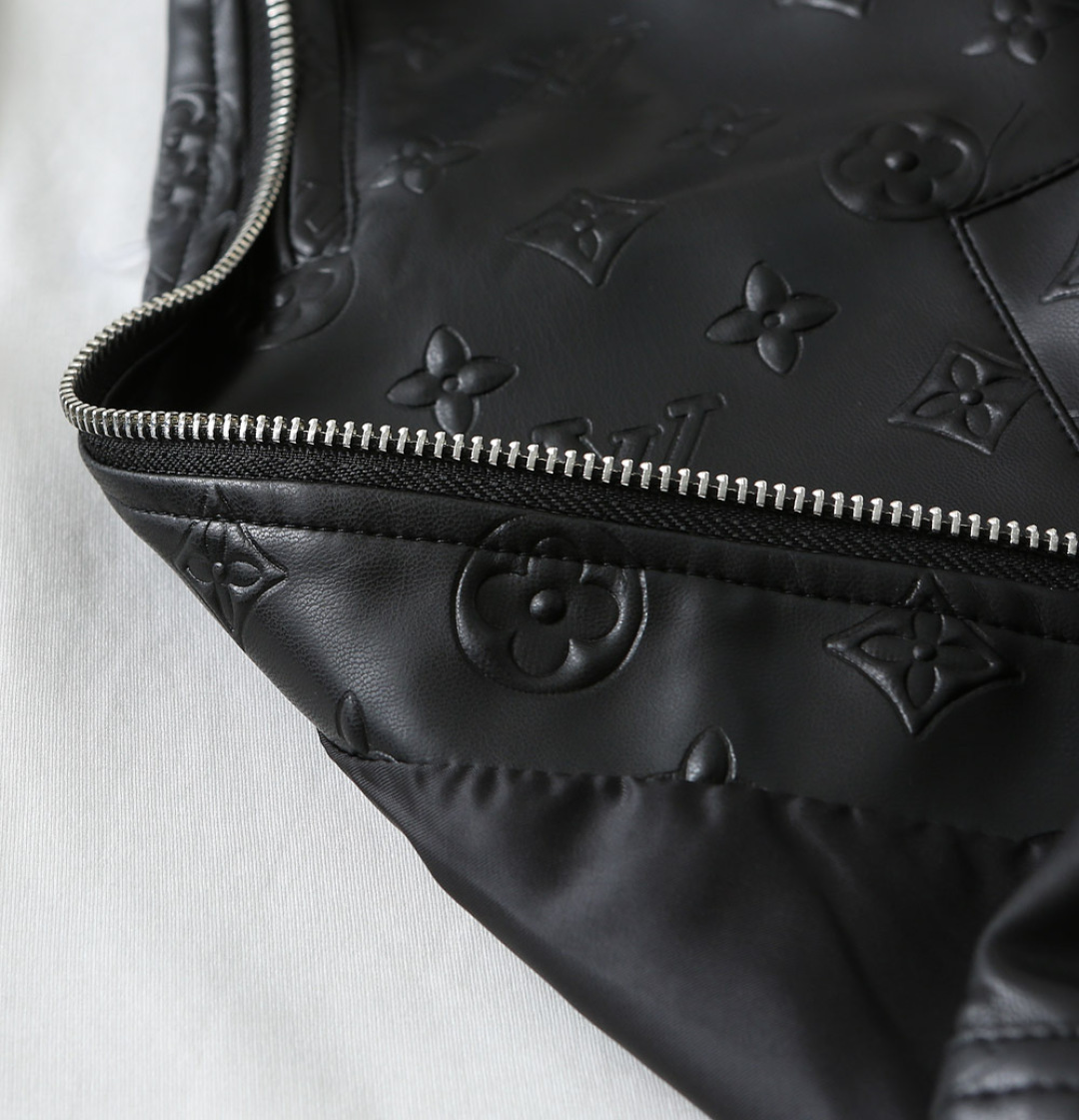 Hoodies & Sweatshirts