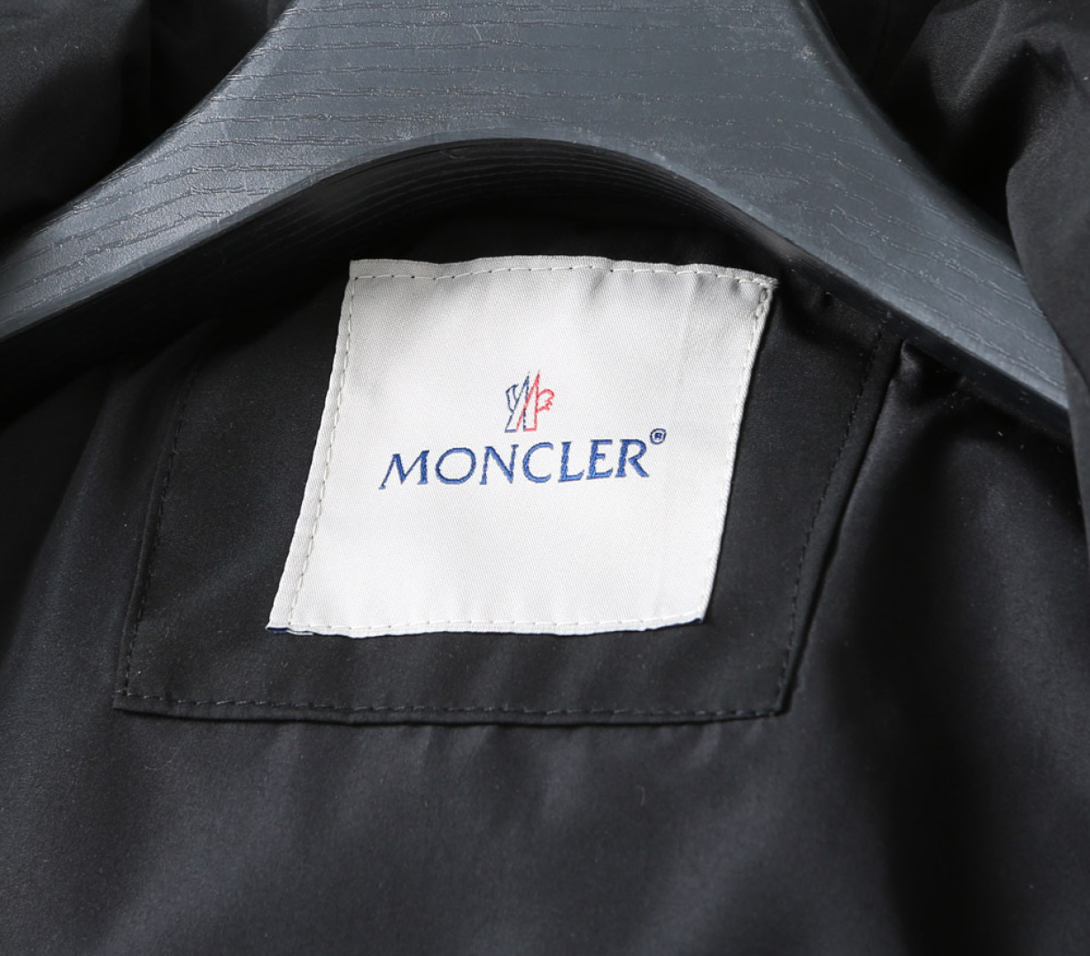 Hoodies & Sweatshirts