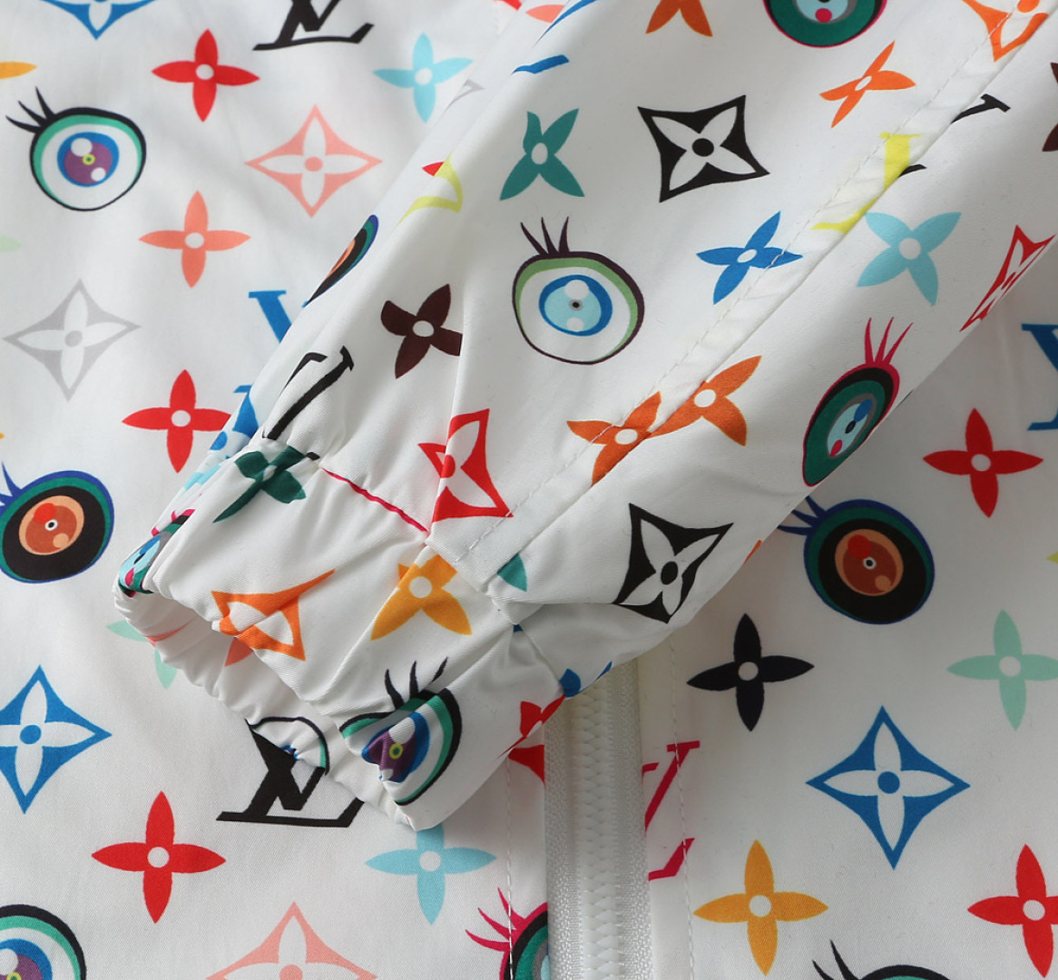 Hoodies & Sweatshirts