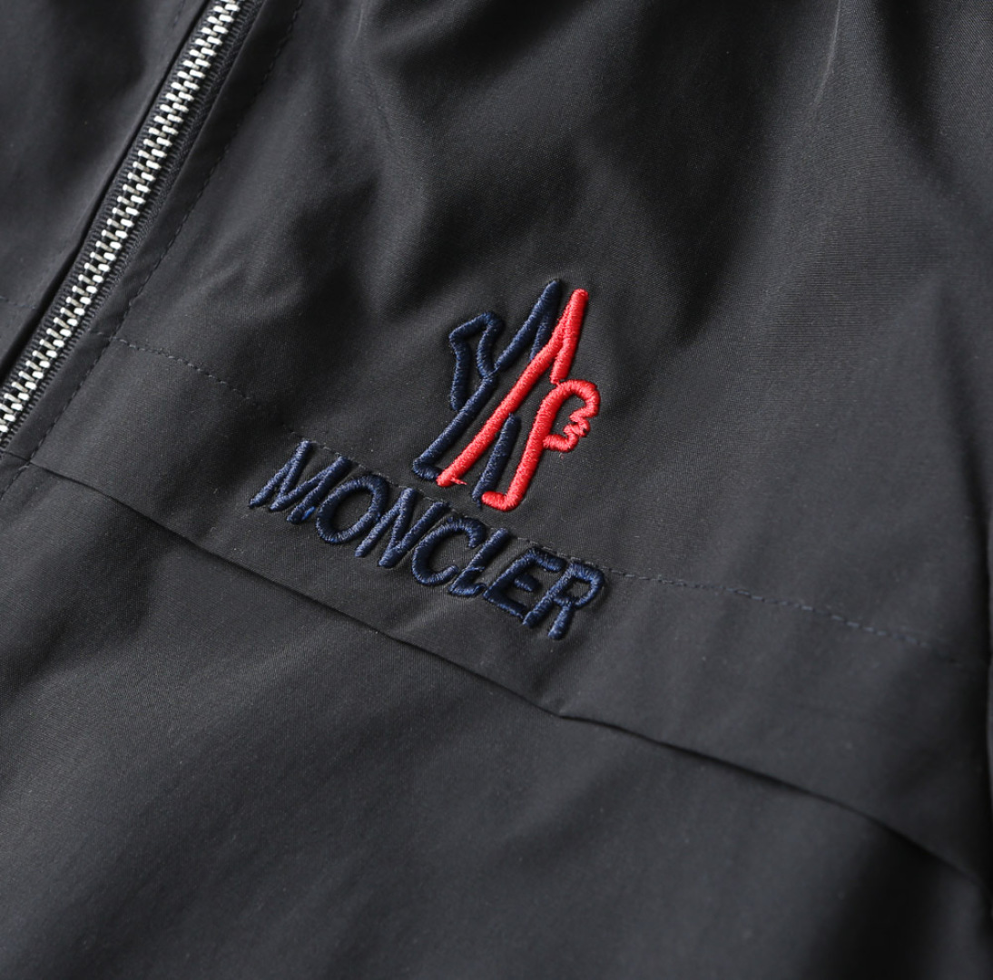 Hoodies & Sweatshirts