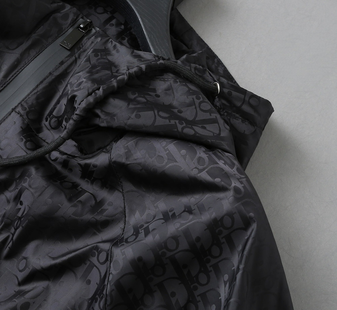 Hoodies & Sweatshirts