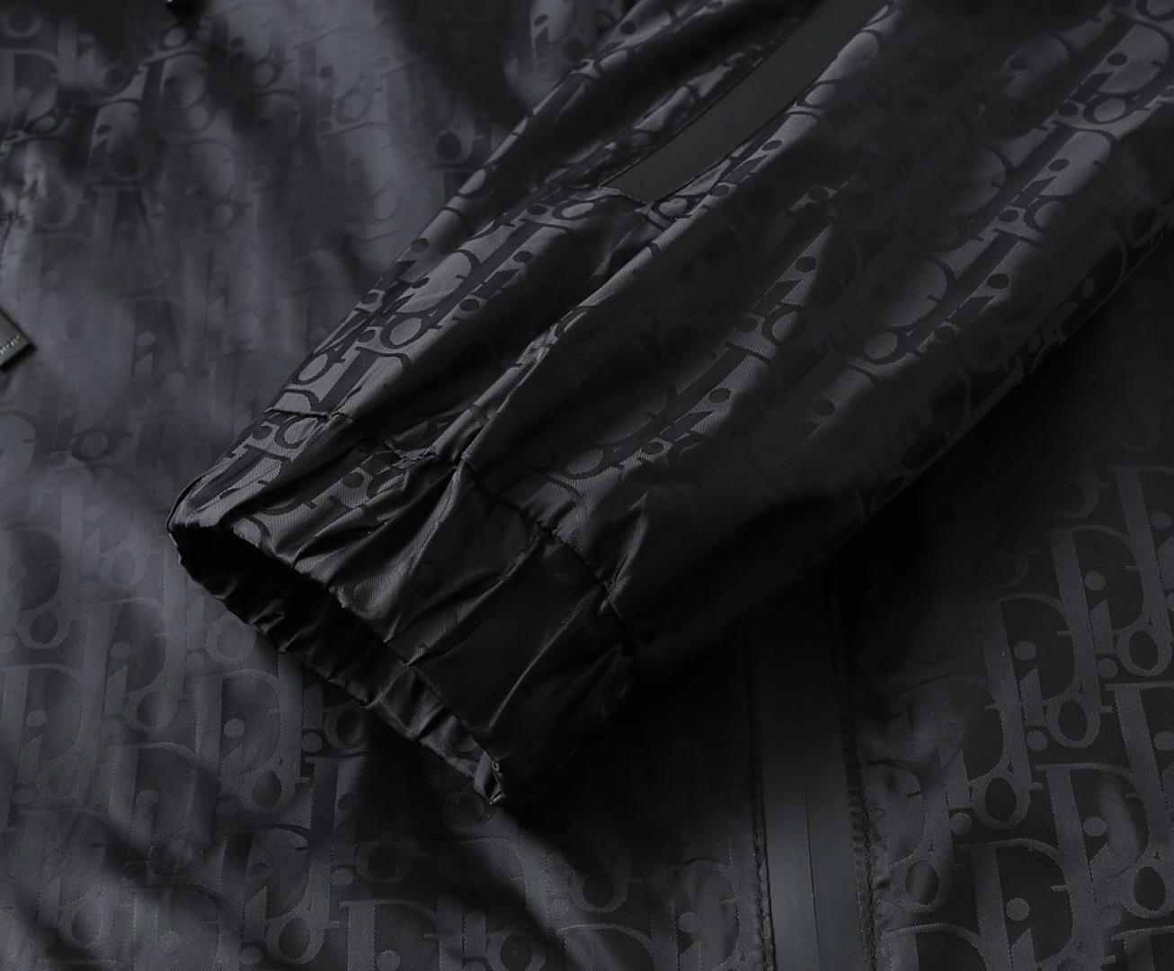 Hoodies & Sweatshirts