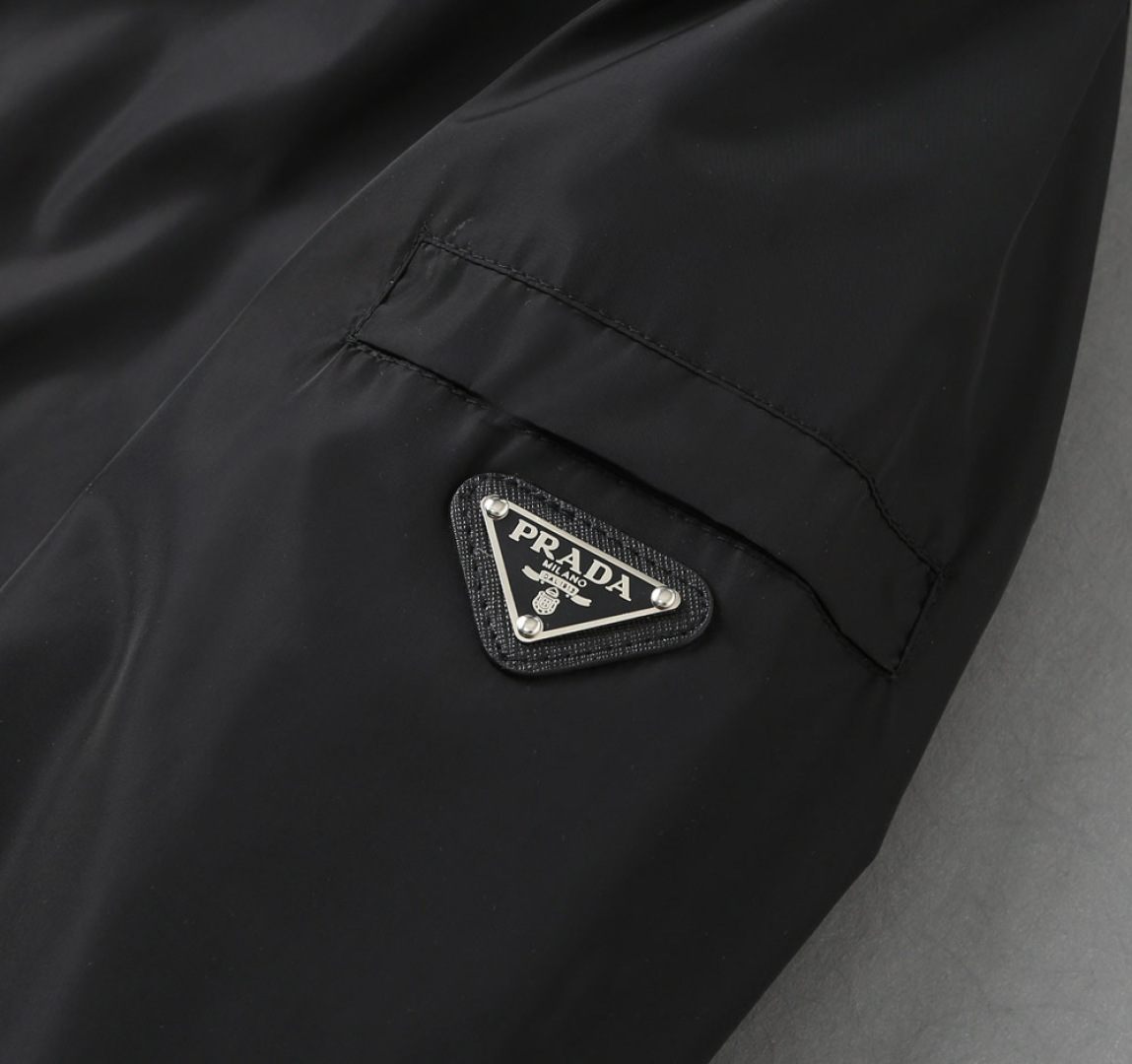 Hoodies & Sweatshirts