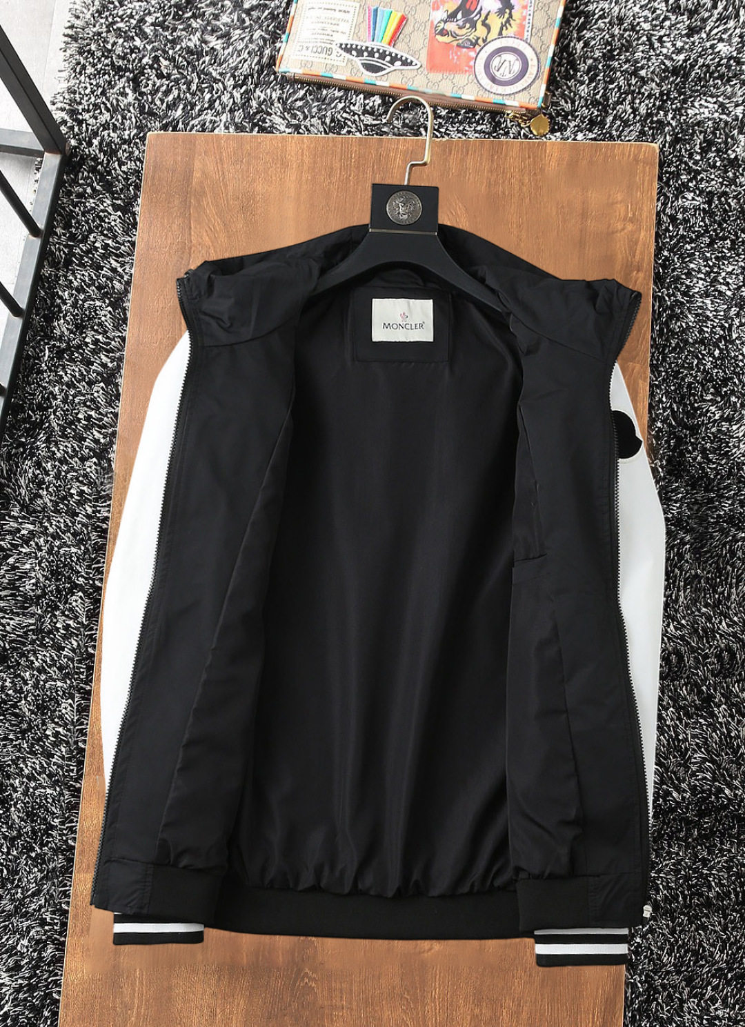 Hoodies & Sweatshirts