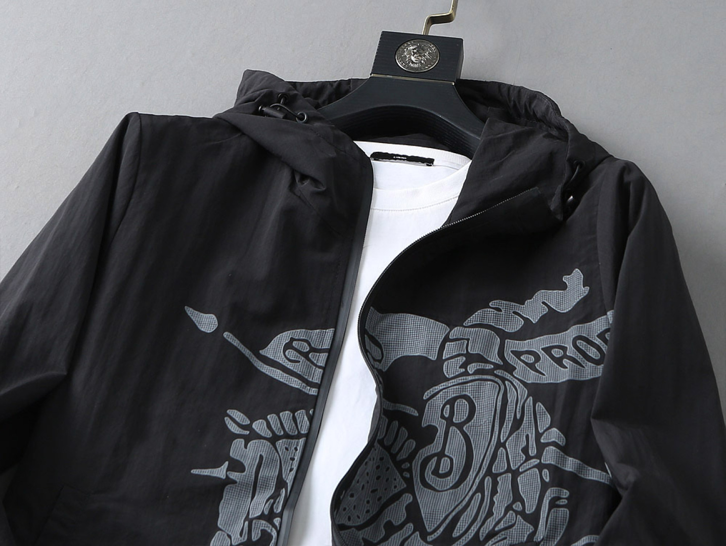 Hoodies & Sweatshirts