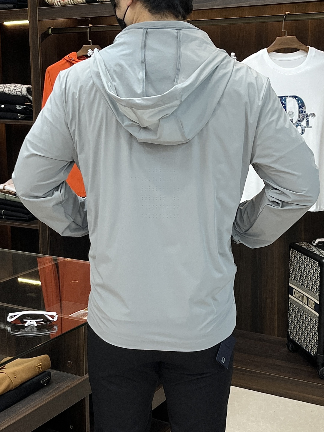 Hoodies & Sweatshirts