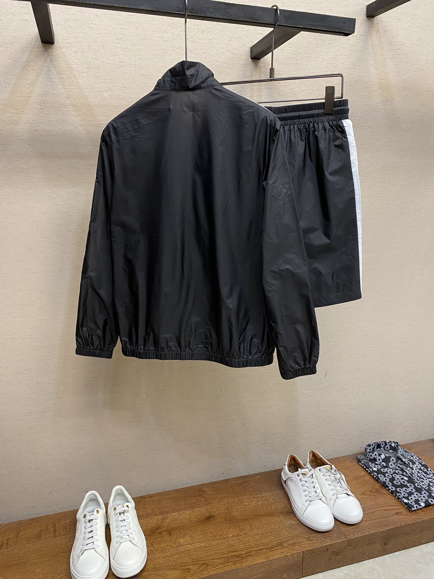 Hoodies & Sweatshirts