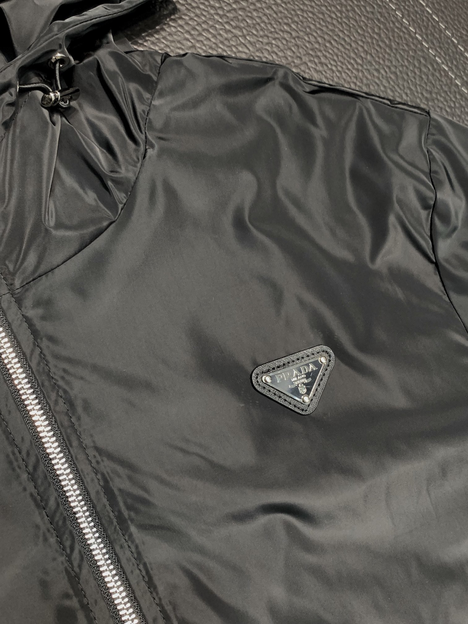 Hoodies & Sweatshirts