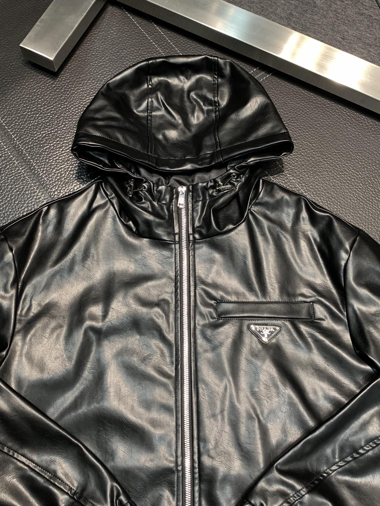 Hoodies & Sweatshirts