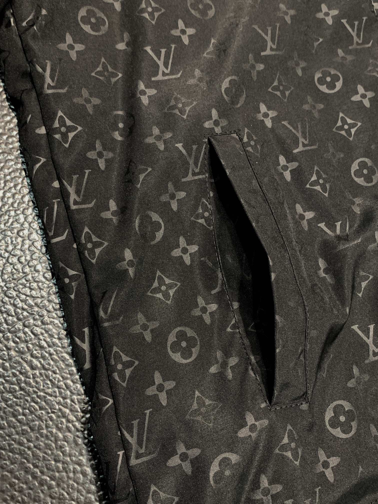 Hoodies & Sweatshirts