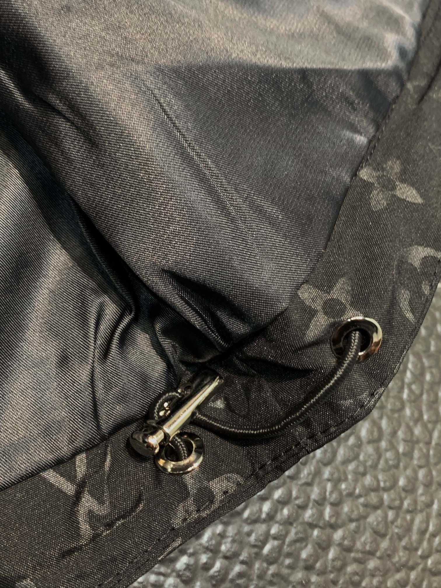 Hoodies & Sweatshirts