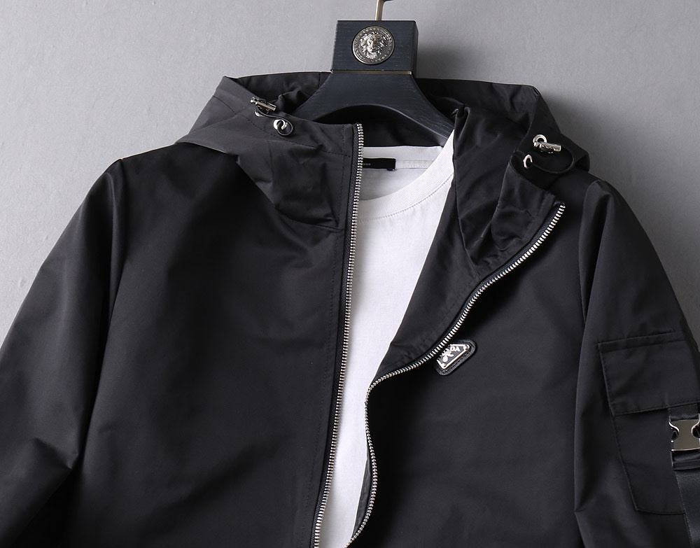 Hoodies & Sweatshirts