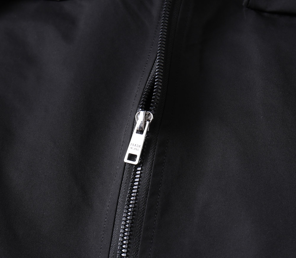 Hoodies & Sweatshirts