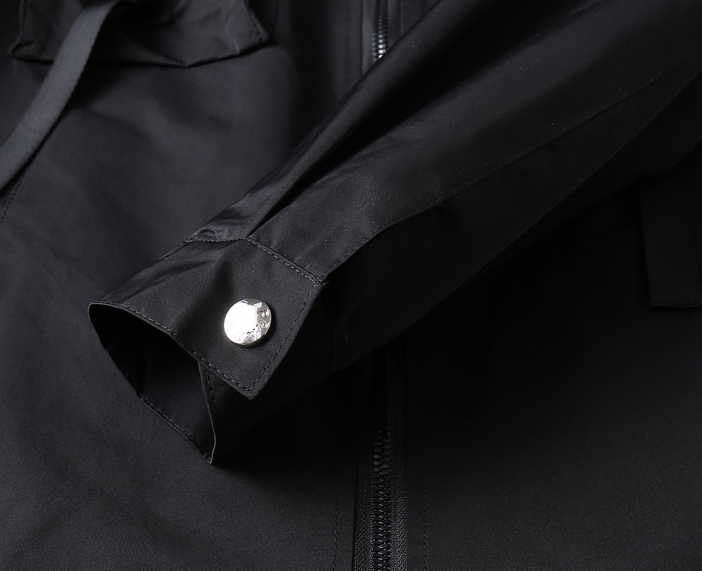 Hoodies & Sweatshirts