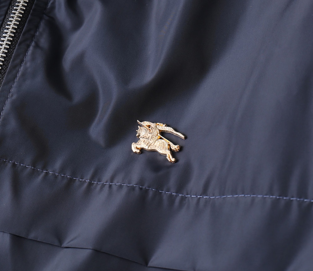 Hoodies & Sweatshirts