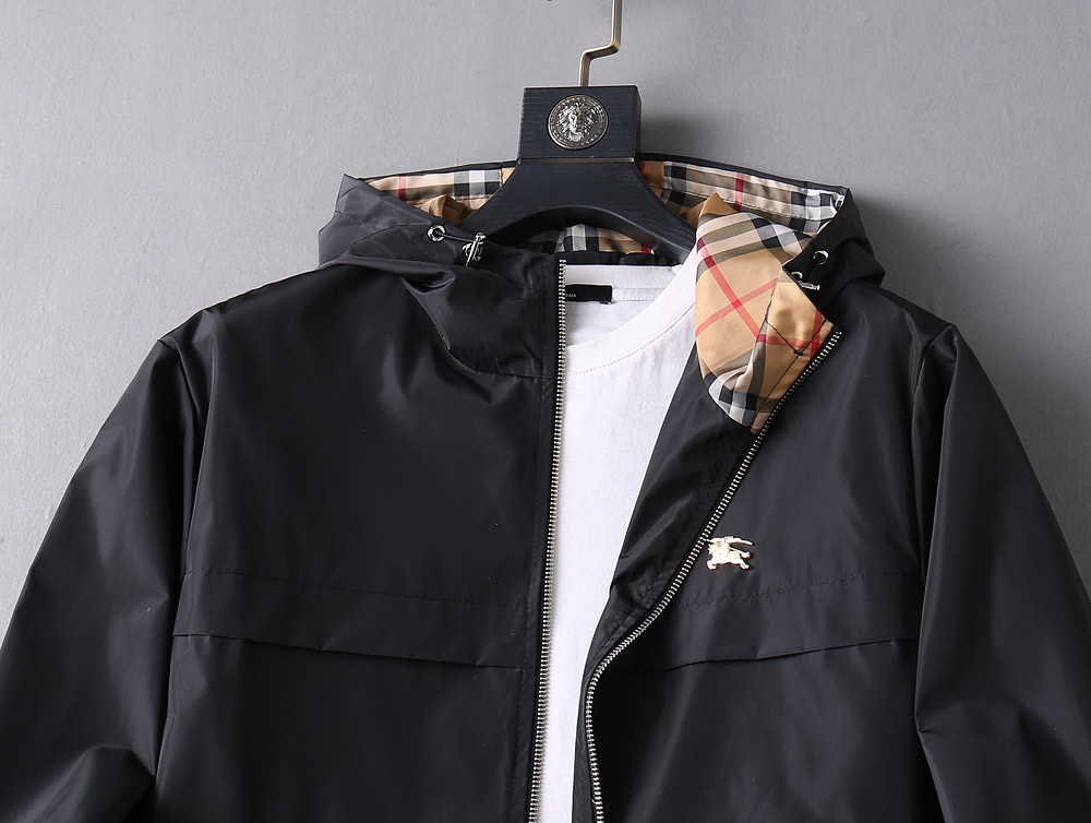 Hoodies & Sweatshirts