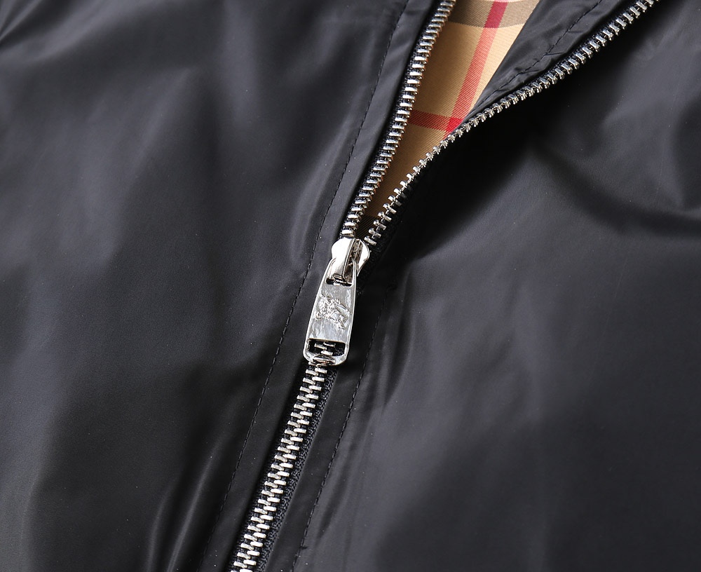 Hoodies & Sweatshirts